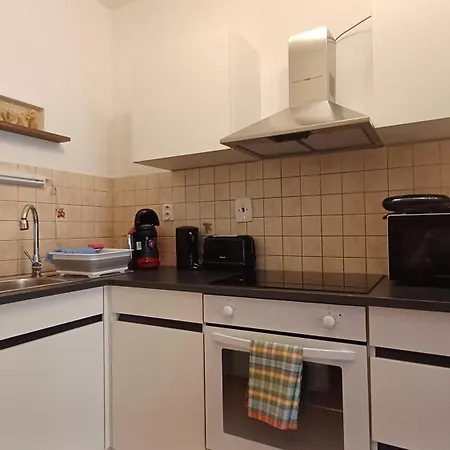 Nelli Free Parking *